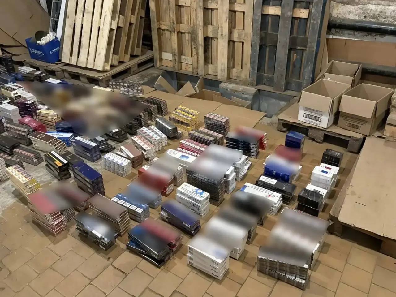 В Новомосковске полицейские пресекли торговлю сигаретами без акцизов в магазине сладостей В Новомосковске полицейские пресекли торговлю сигаретами без акцизов в магазине сладостей