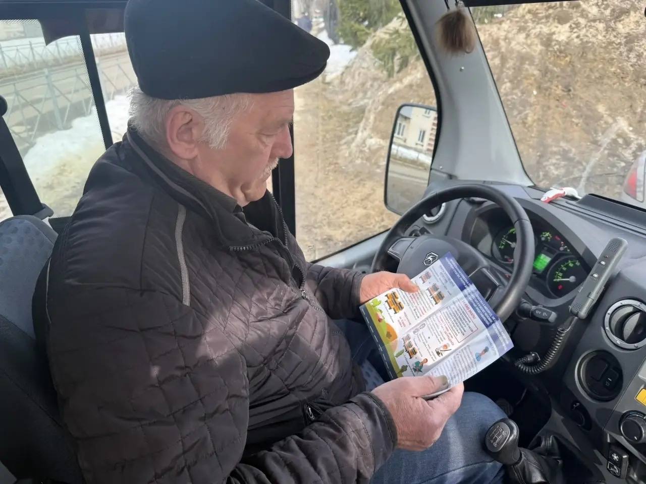 Сотрудники Госавтоинспекции провели инструктаж водителей школьных автобусов по безопасной перевозке детей Сотрудники Госавтоинспекции провели инструктаж водителей школьных автобусов по безопасной перевозке детей