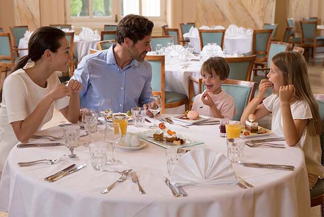 Как подготовиться к походу в ресторан с детьми и сделать его памятным