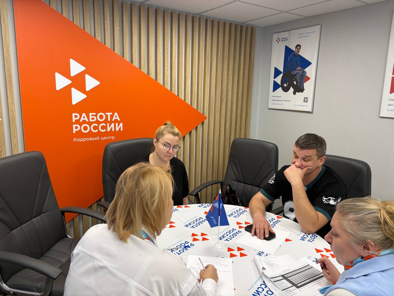 Анна Цивилева: Для Ирины и Дмитрия Сычевых из Тульской области помощь героям и их близким стала делом жизни Анна Цивилева: Для Ирины и Дмитрия Сычевых из Тульской области помощь героям и их близким стала делом жизни