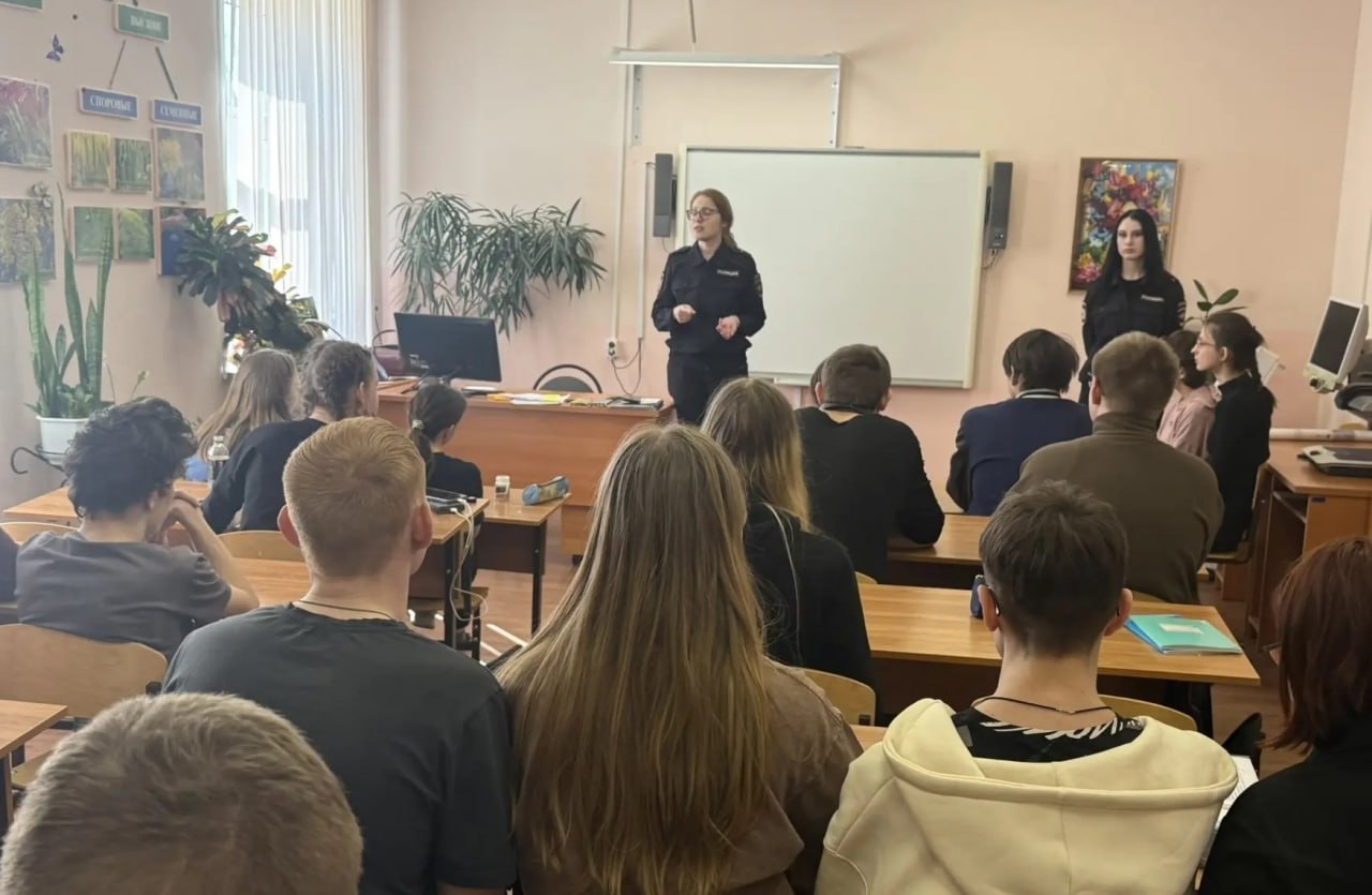 В Зареченском округе Тулы сотрудники полиции провели профилактические встречи со студентами в рамках акции «Правильный выбор»