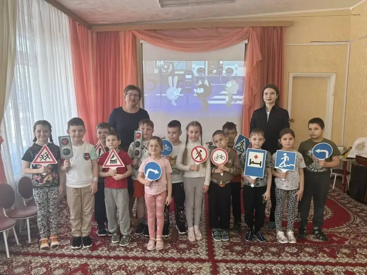 Сотрудники Госавтоинспекции провели урок дорожной безопасности в детском саду