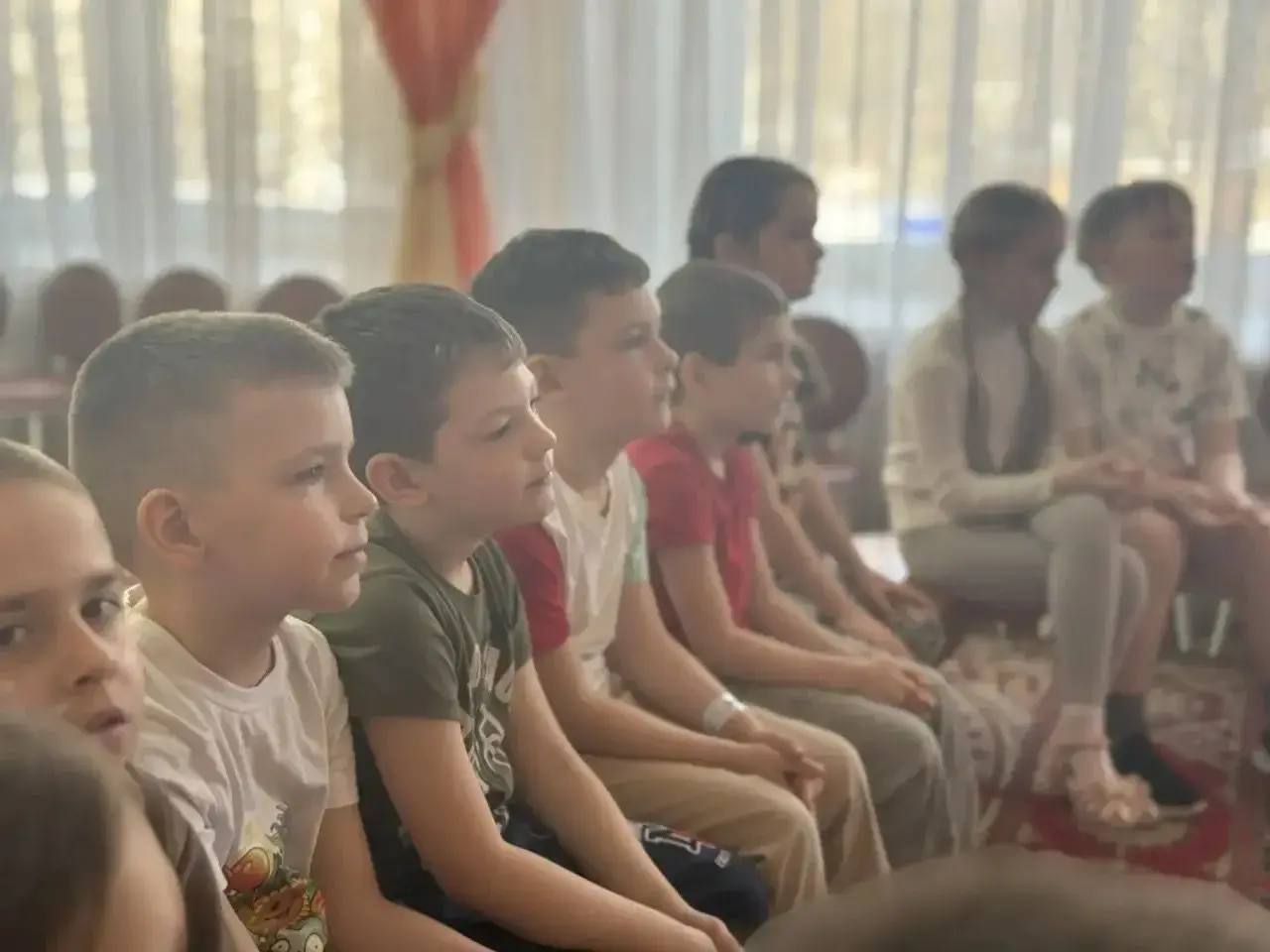 Сотрудники Госавтоинспекции провели урок дорожной безопасности в детском саду Сотрудники Госавтоинспекции провели урок дорожной безопасности в детском саду