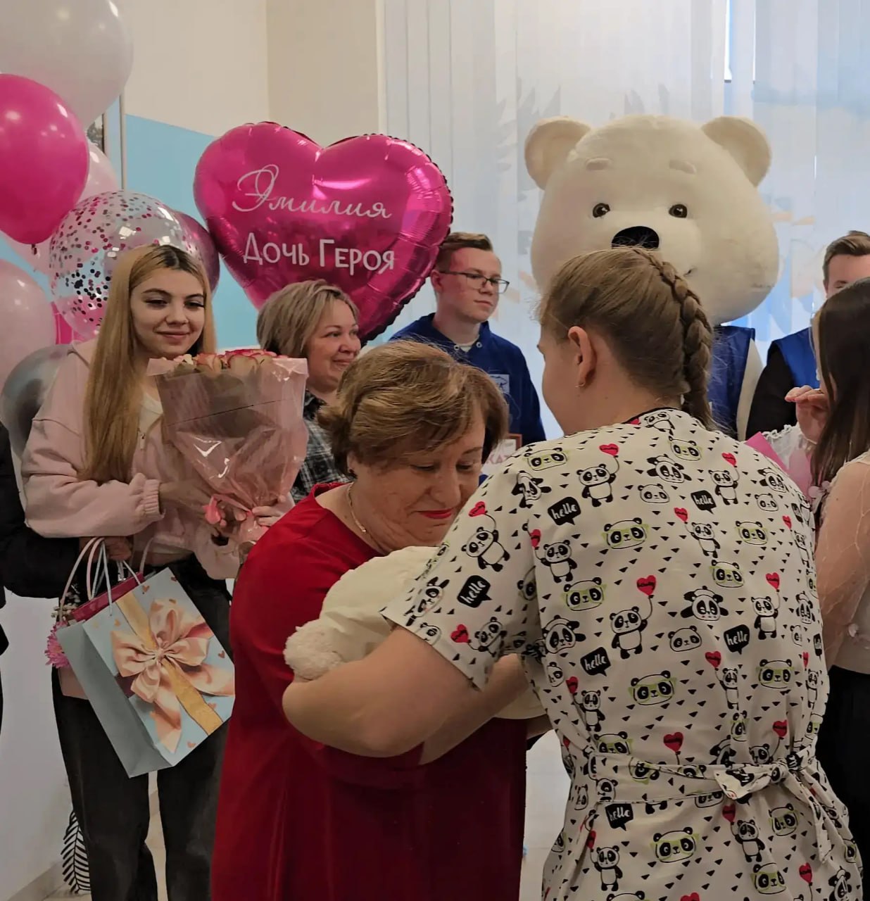 Аисты прилетели: представители Правительства поздравили семьи участников СВО с пополнением Аисты прилетели: представители Правительства поздравили семьи участников СВО с пополнением