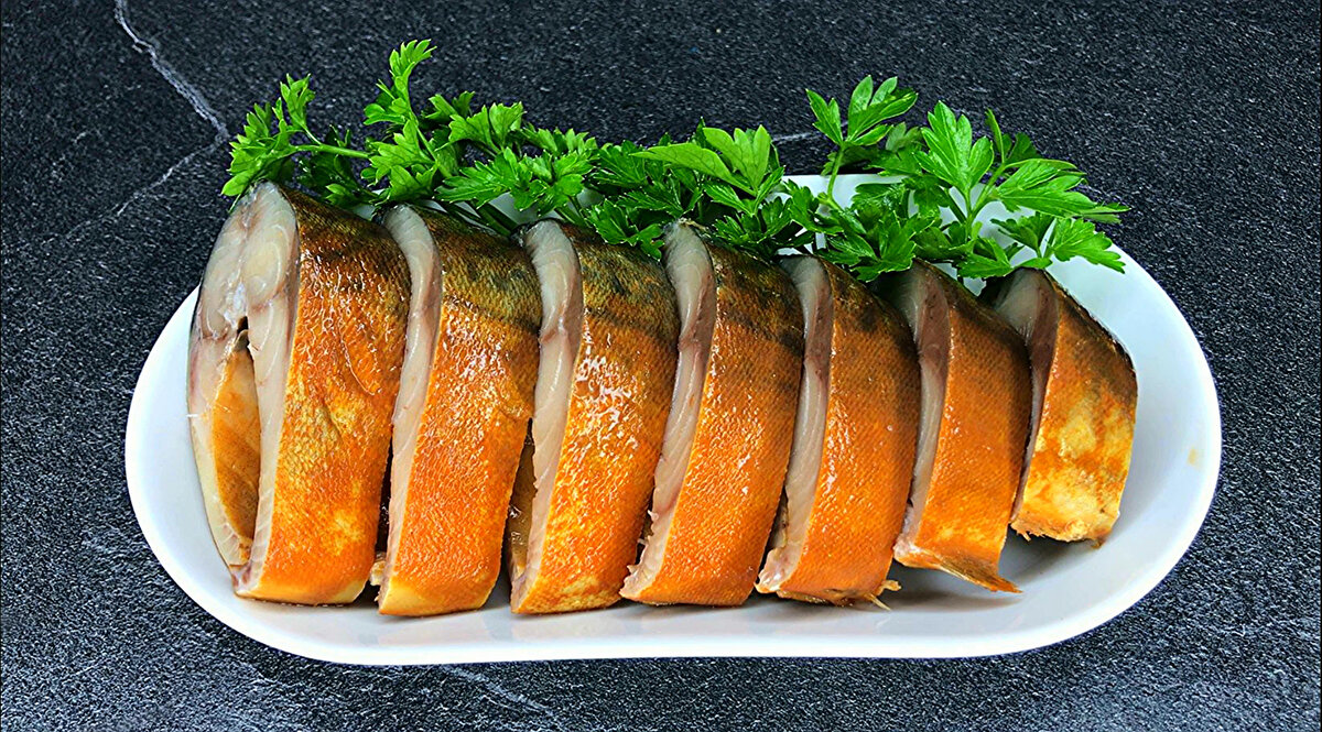 Как мариновать скумбрию в необычных условиях: хитрый рецепт с бутылкой