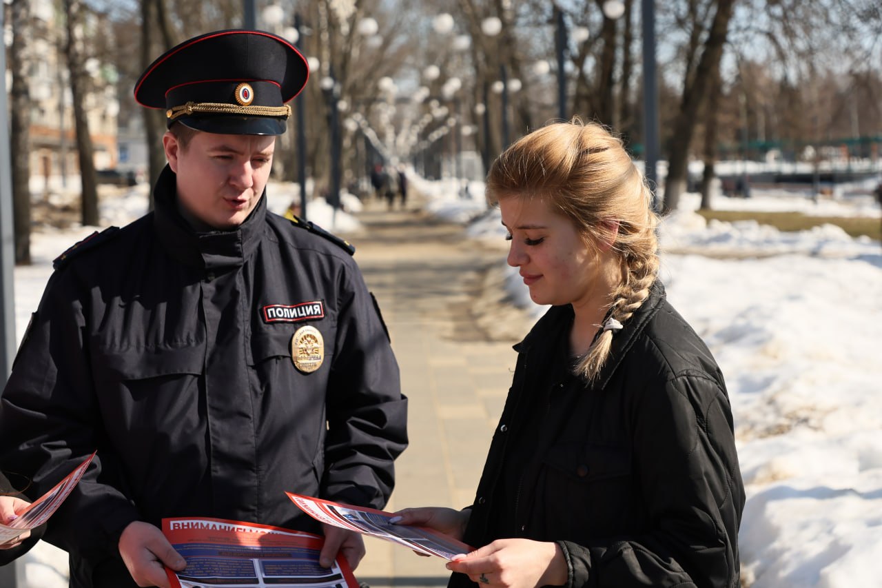 В Узловском районе полицейские провели профилактическую акцию «Осторожно, мошенники!» В Узловском районе полицейские провели профилактическую акцию «Осторожно, мошенники!»