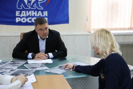 Глава города Тулы, руководитель фракции «Единая Россия» Алексей Эрк провел личный прием граждан в депутатской приемной