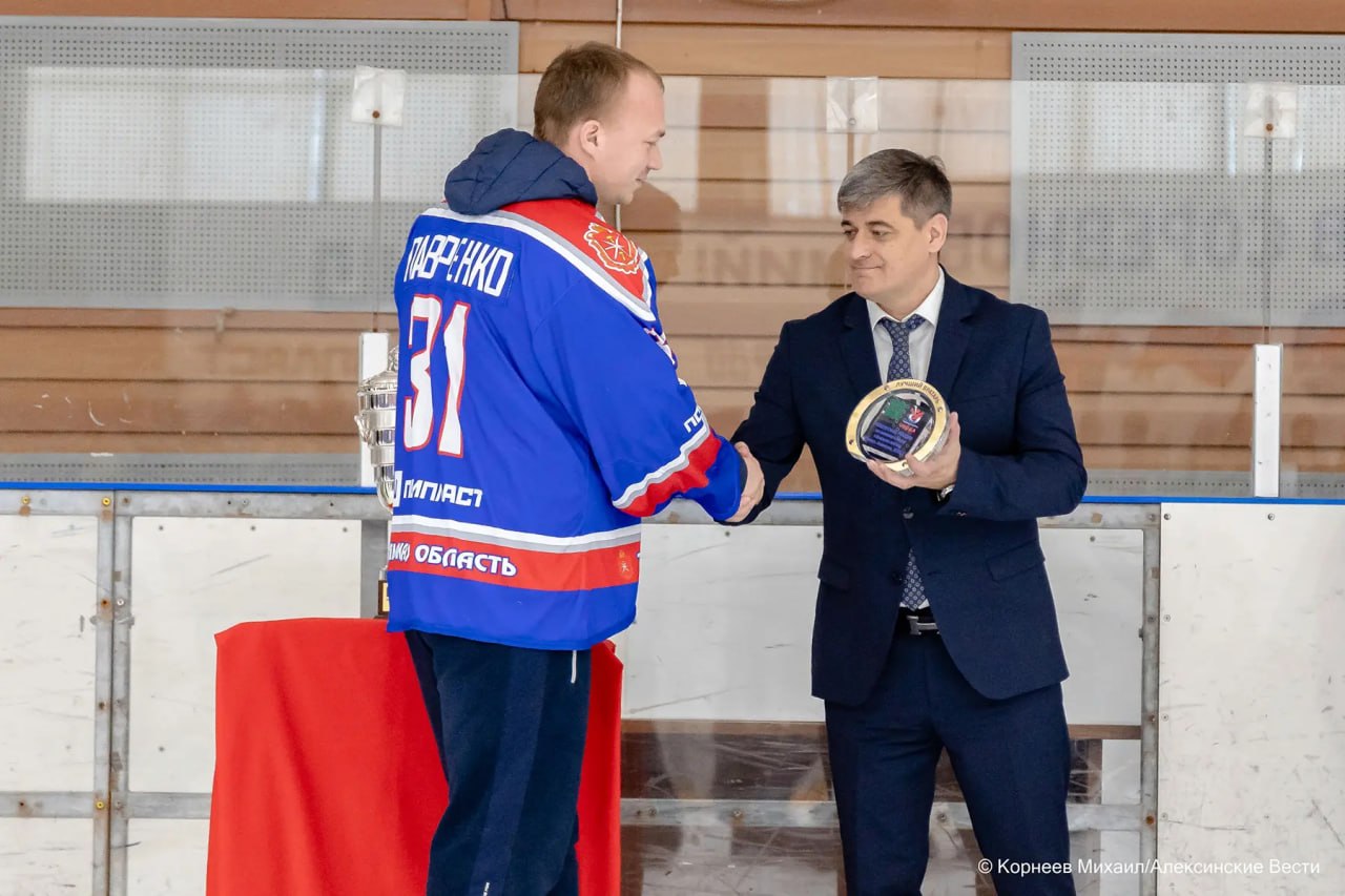 В Алексине наградили победителя чемпионата России – тульскую команду «АКМ-следж» В Алексине наградили победителя чемпионата России – тульскую команду «АКМ-следж»