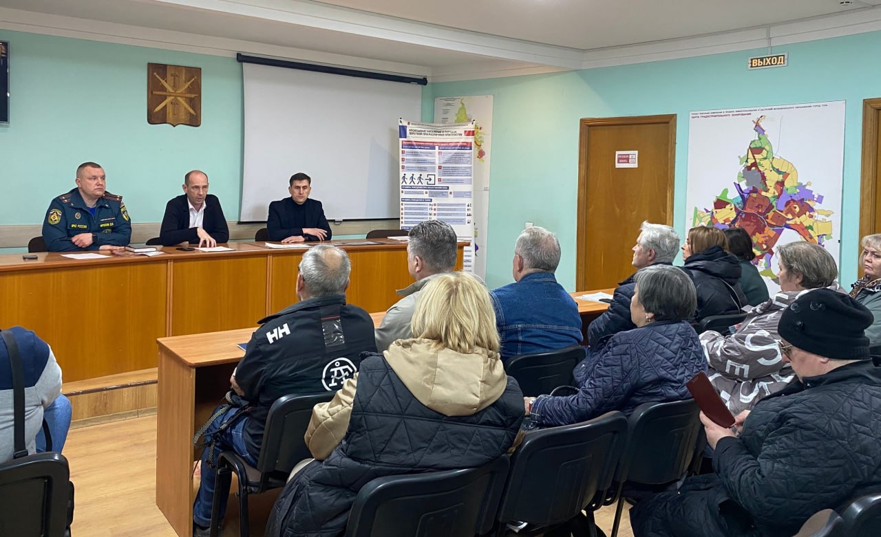 В Туле полицейские провели встречу с представителями СНТ по вопросам профилактики наркомании В Туле полицейские провели встречу с представителями СНТ по вопросам профилактики наркомании