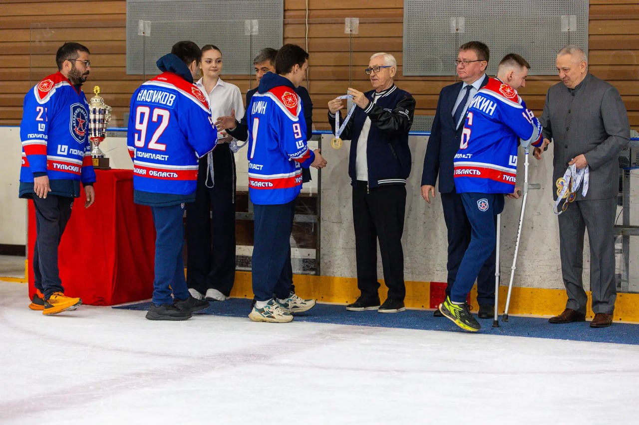 В Алексине наградили победителя чемпионата России – тульскую команду «АКМ-следж» В Алексине наградили победителя чемпионата России – тульскую команду «АКМ-следж»