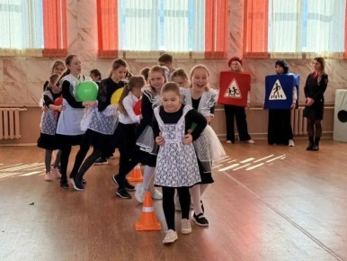 Сотрудники Госавтоинспекции Новомосковска приняли участие в торжественном посвящении учащихся 4-х классов в ЮИД