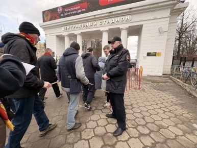Сотрудники тульской полиции обеспечили охрану общественного порядка во время проведения футбольного матча «Арсенал» - «Факел»