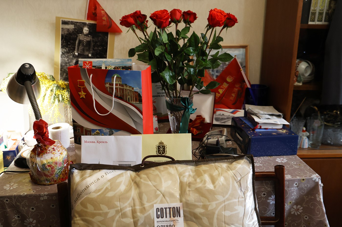 Глава города Тулы Алексей Эрк вместе с представителями администрации города навестили участника Великой Отечественной войны, Почетного гражданина города-героя Тулы Людмилу Александровну Зосимову Глава города Тулы Алексей Эрк вместе с представителями администрации города навестили участника Великой Отечественной войны, Почетного гражданина города-героя Тулы Людмилу Александровну Зосимову