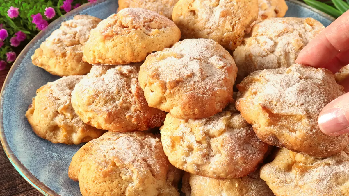 Как за 10 минут испечь ароматное яблочное печенье: простой рецепт