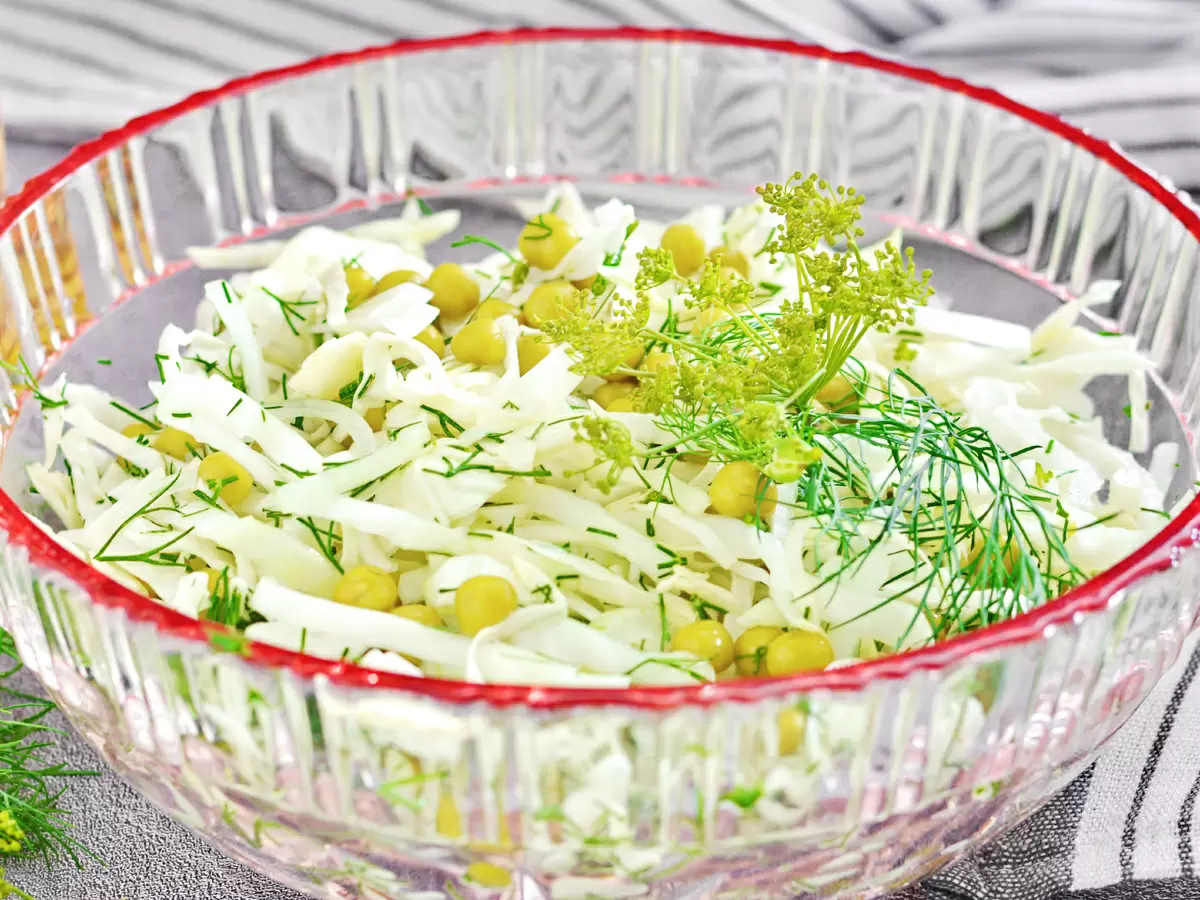 Необыкновенно простой салат, который станет находкой для вашего обеда