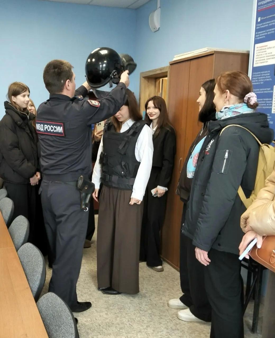 В Ефремове полицейские в рамках акции «Чистое поколение -2026» и «Защитники Отечества» провели цикл профилактических мероприятий для молодежи В Ефремове полицейские в рамках акции «Чистое поколение -2026» и «Защитники Отечества» провели цикл профилактических мероприятий для молодежи