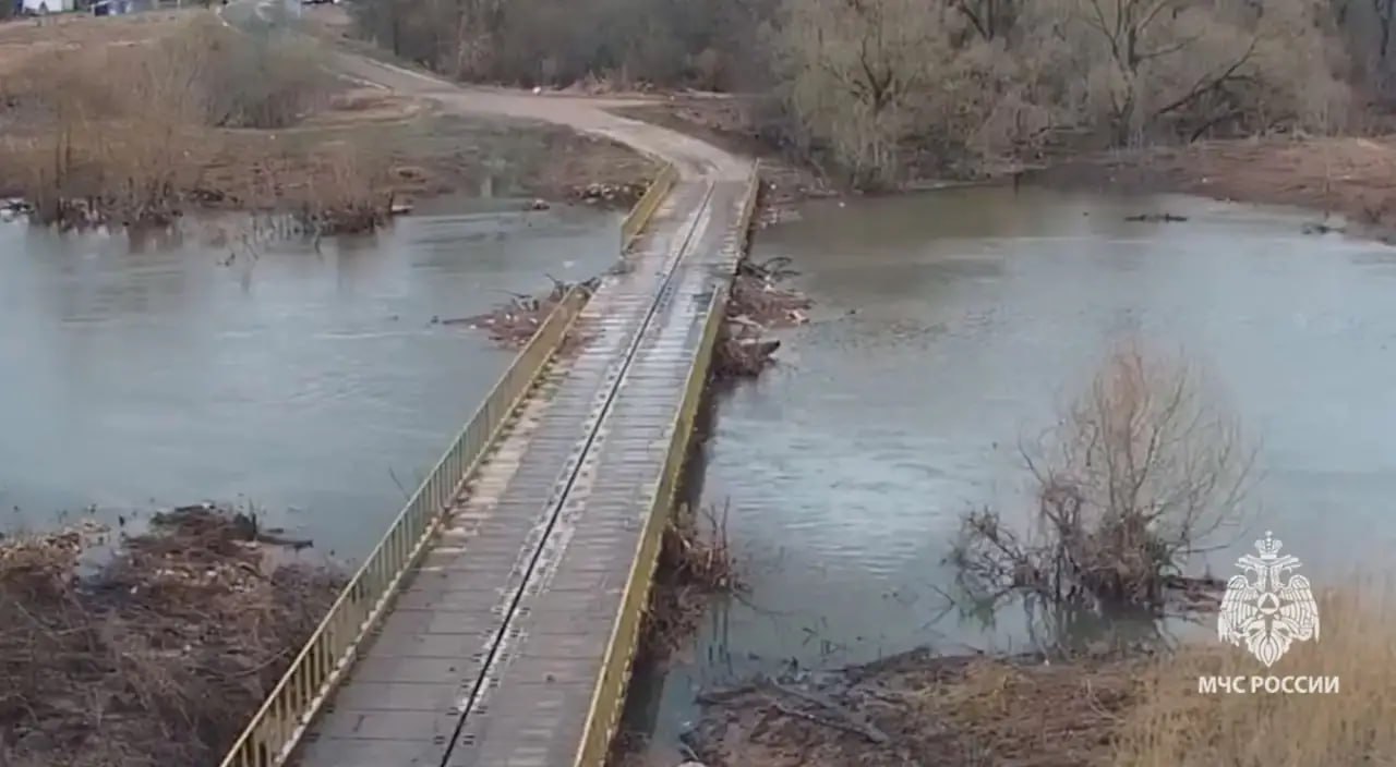 В Дубенском и Щекинском районах освободились от воды два низководных моста В Дубенском и Щекинском районах освободились от воды два низководных моста