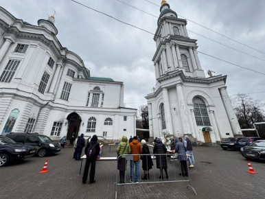 В тульских храмах начали освящать пасхальные куличи