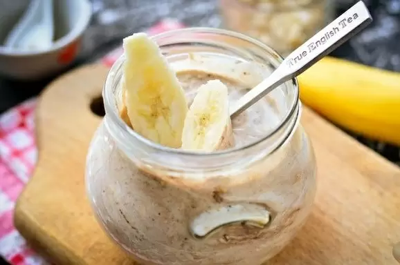 Ленивая овсянка с ряженкой и банановым кремом