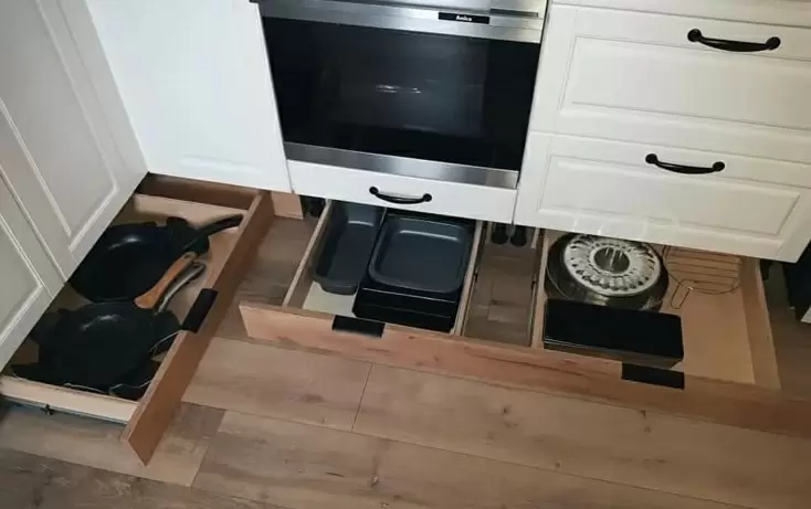 Как выдвижные ящики изменили восприятие хранения на кухне