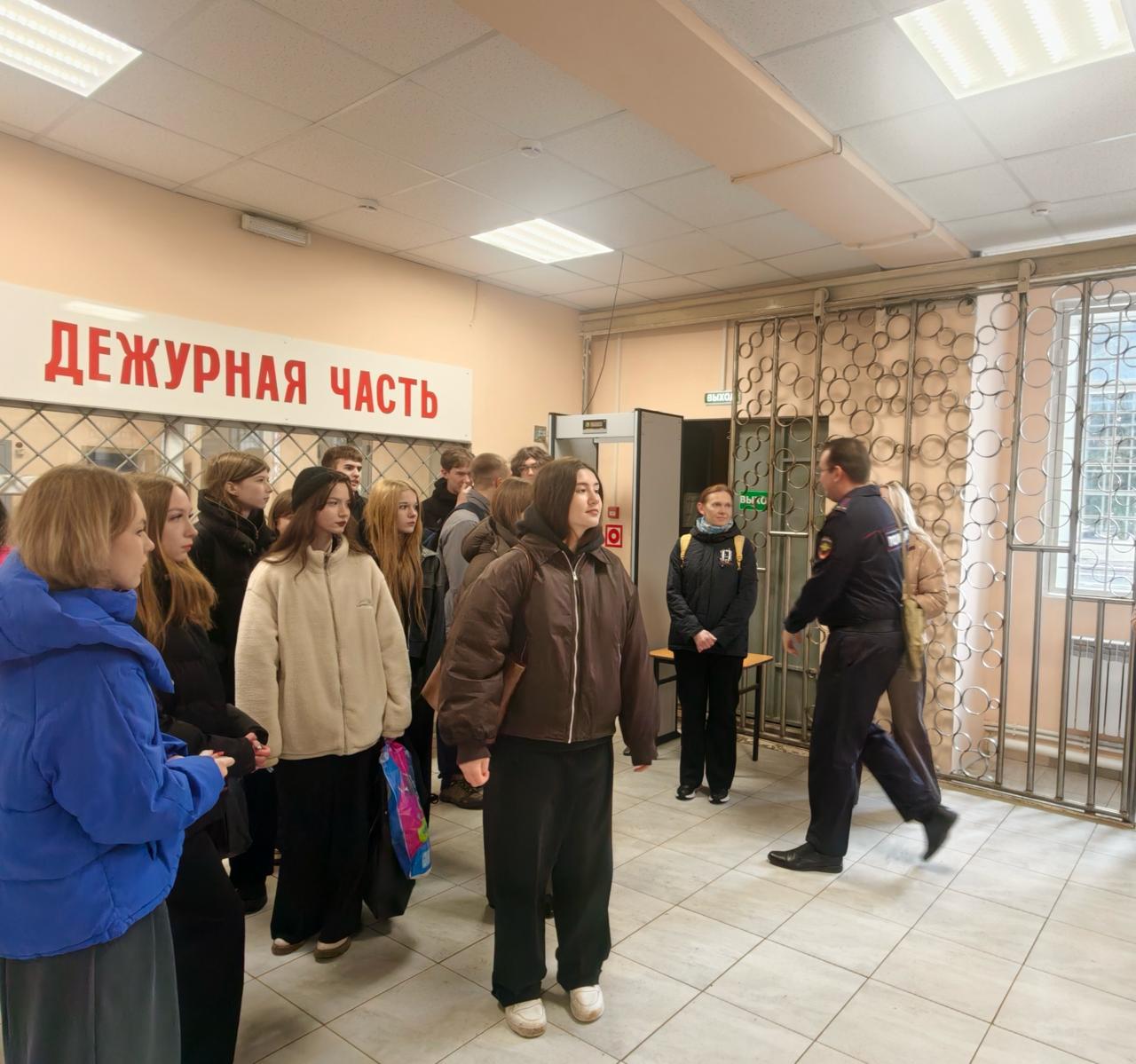 В Ефремове полицейские в рамках акции «Чистое поколение -2026» и «Защитники Отечества» провели цикл профилактических мероприятий для молодежи В Ефремове полицейские в рамках акции «Чистое поколение -2026» и «Защитники Отечества» провели цикл профилактических мероприятий для молодежи