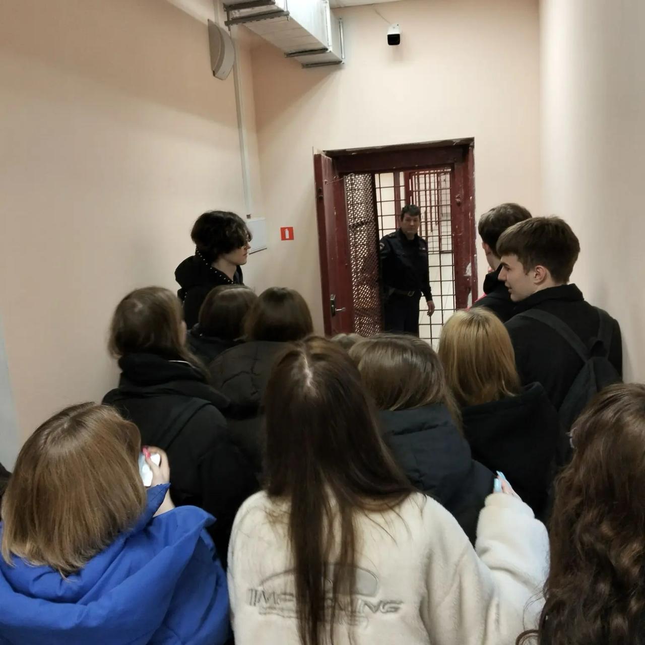 В Ефремове полицейские в рамках акции «Чистое поколение -2026» и «Защитники Отечества» провели цикл профилактических мероприятий для молодежи В Ефремове полицейские в рамках акции «Чистое поколение -2026» и «Защитники Отечества» провели цикл профилактических мероприятий для молодежи