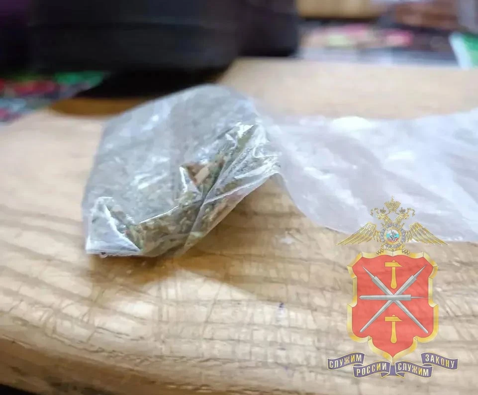 Туляк хотел передать приятелю вещи в изолятор и 4,6 грамма каннабиса заодно Туляк хотел передать приятелю вещи в изолятор и 4,6 грамма каннабиса заодно