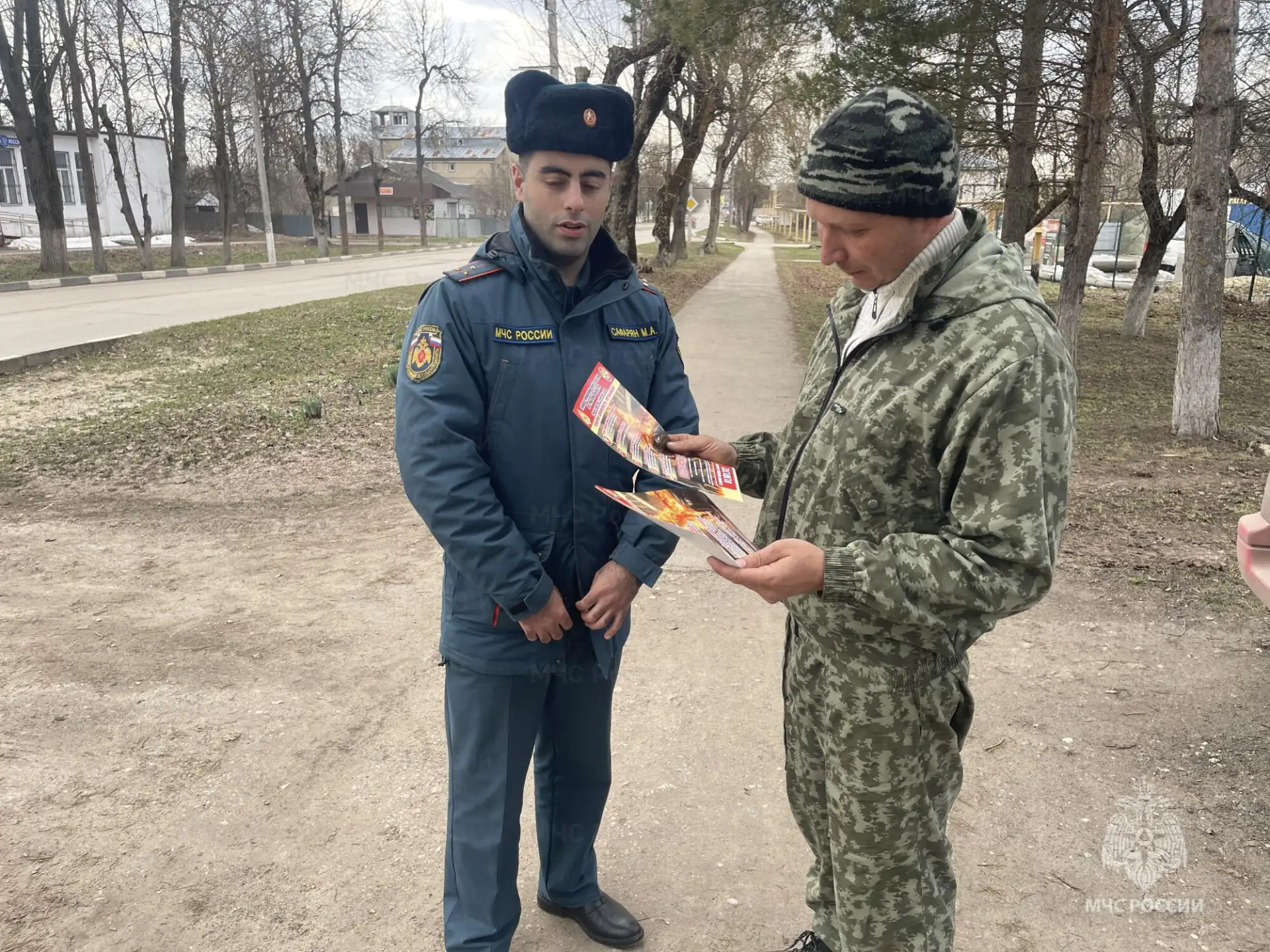 Спасатели напомнили жителям Арсеньевского района главные правила безопасности Спасатели напомнили жителям Арсеньевского района главные правила безопасности