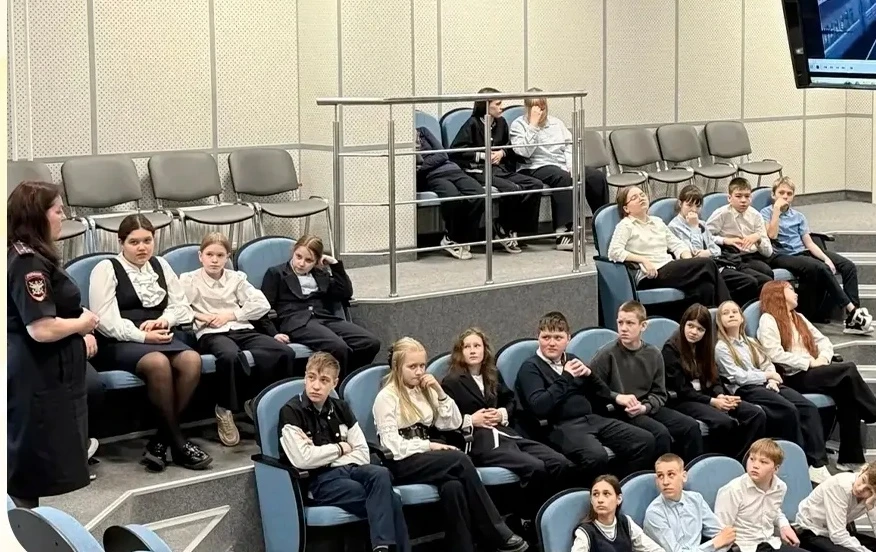 В рамках оперативно-профилактической операции "Чистое поколение" сотрудники подразделений по контролю за незаконным оборотом наркотиков совместно с инспекторами по делам несовершеннолетних транспортной полиции проводят...