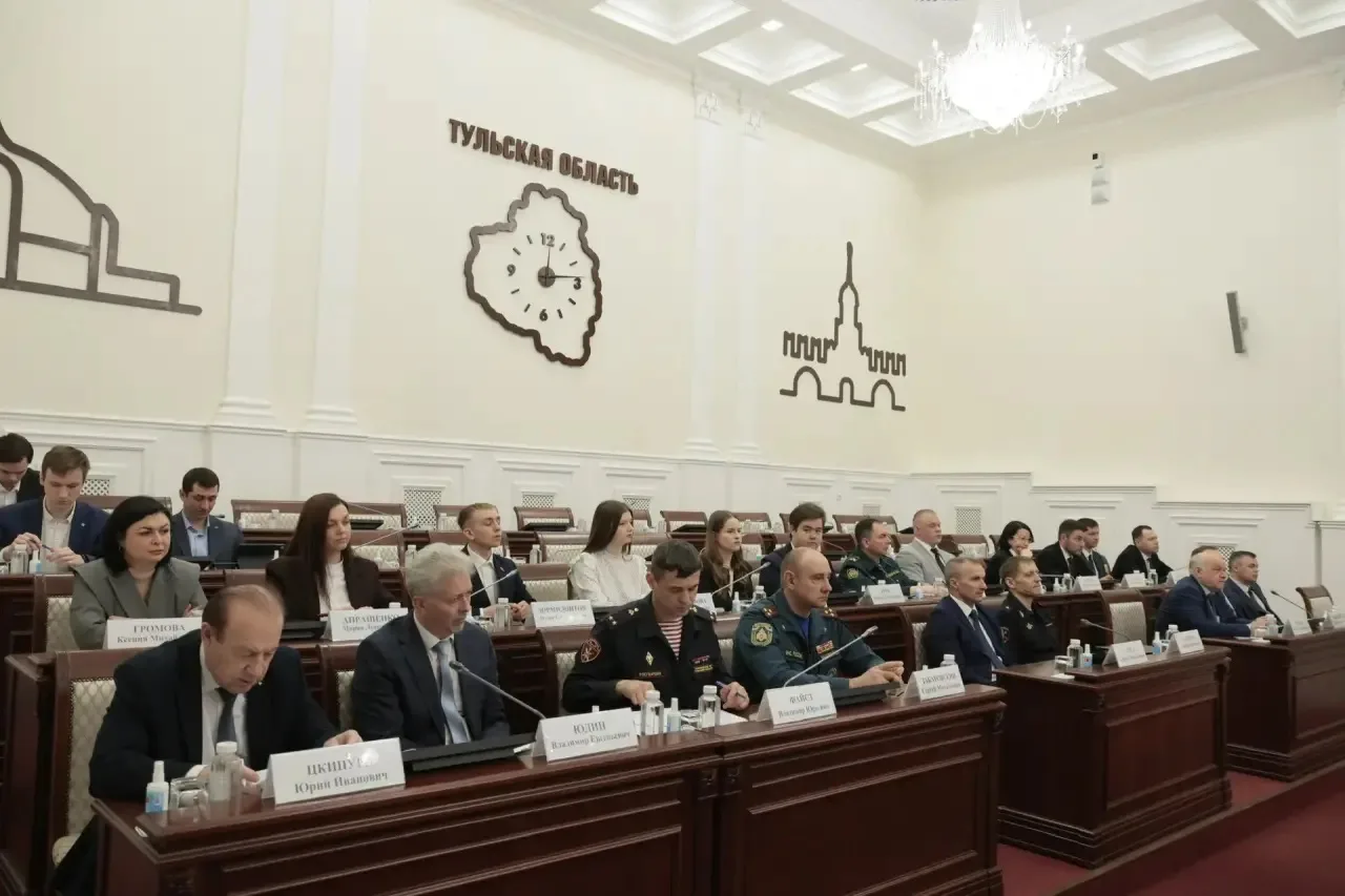 Дмитрий Миляев: Сегодня на оперативное совещание с членами правительства пригласил школьников Дмитрий Миляев: Сегодня на оперативное совещание с членами правительства пригласил школьников