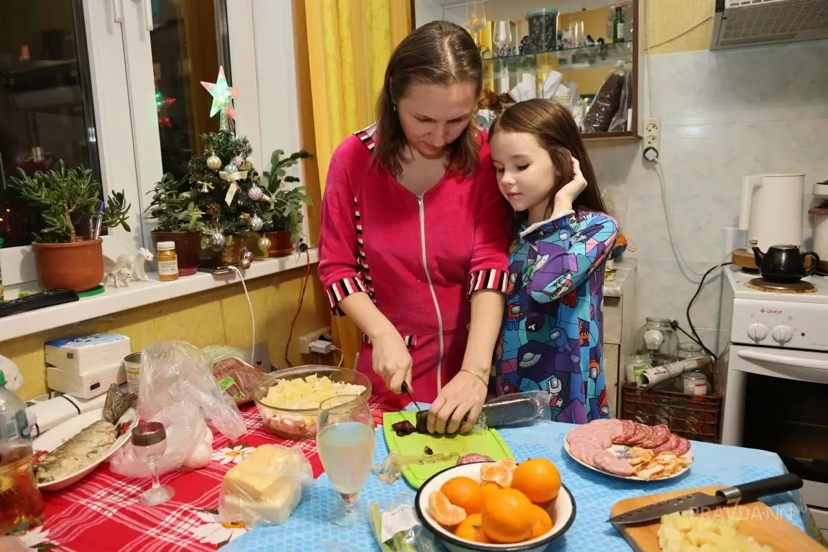 Как избежать переедания во время новогодних праздников