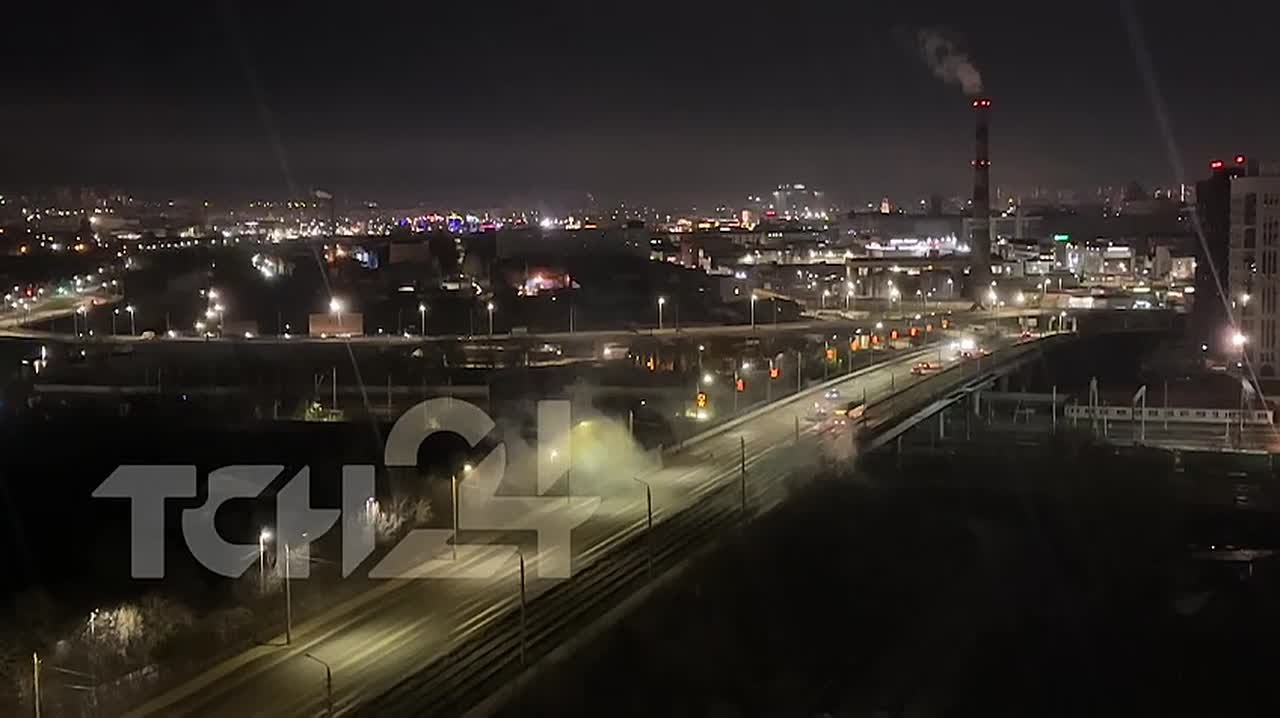 На Павшинском мосту частично отключилось уличное освещение