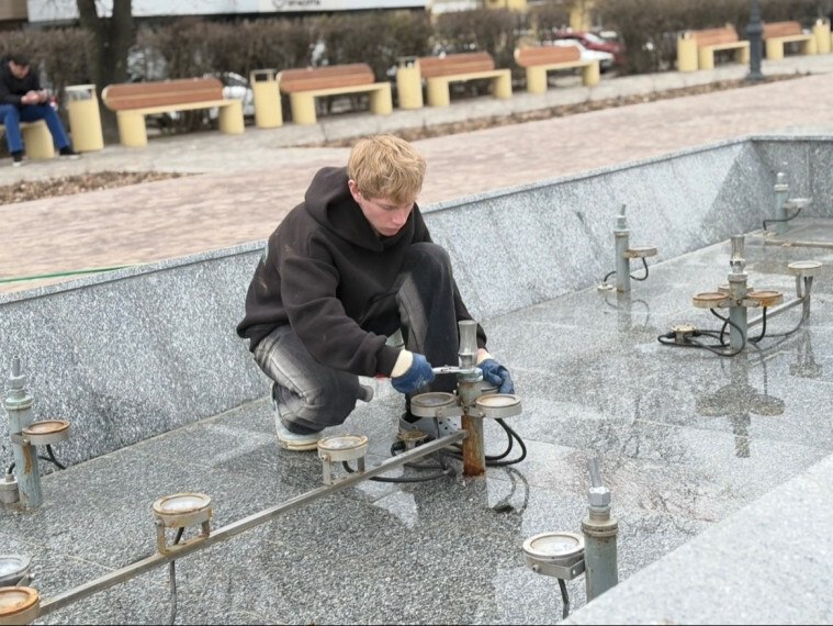В Туле продолжается расконсервация фонтанов В Туле продолжается расконсервация фонтанов