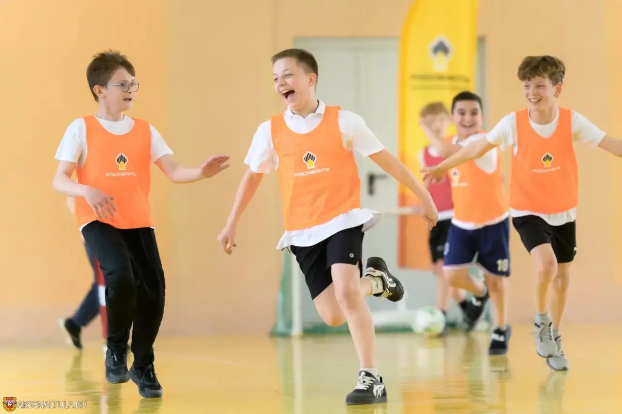 Дмитрий Миляев: «Арсенал» в твоей школе Сегодня в Туле ПФК «Арсенал» провёл мастеркласс в рамках новой программы развития футбола в регионе Дмитрий Миляев: «Арсенал» в твоей школе Сегодня в Туле ПФК «Арсенал» провёл мастеркласс в рамках новой программы развития футбола в регионе