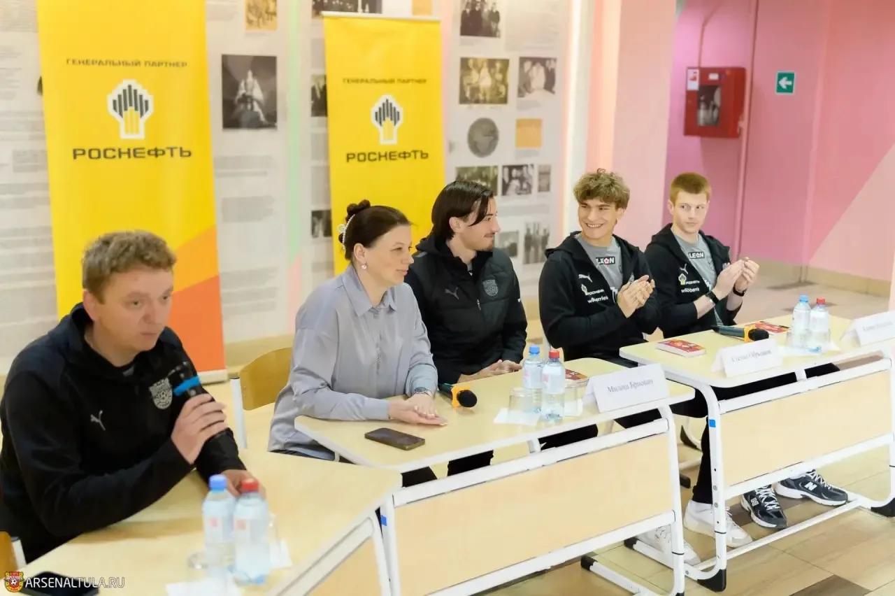 Дмитрий Миляев: «Арсенал» в твоей школе Сегодня в Туле ПФК «Арсенал» провёл мастеркласс в рамках новой программы развития футбола в регионе Дмитрий Миляев: «Арсенал» в твоей школе Сегодня в Туле ПФК «Арсенал» провёл мастеркласс в рамках новой программы развития футбола в регионе