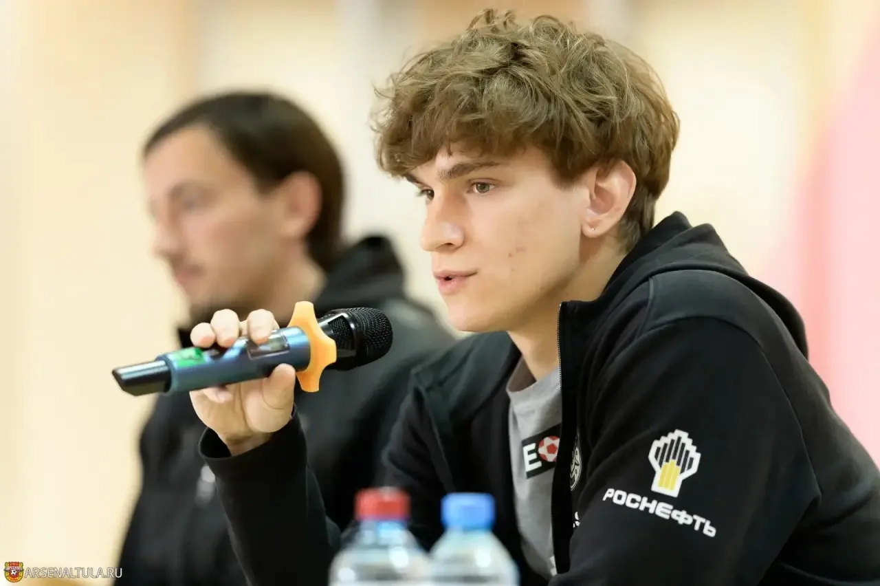 Дмитрий Миляев: «Арсенал» в твоей школе Сегодня в Туле ПФК «Арсенал» провёл мастеркласс в рамках новой программы развития футбола в регионе Дмитрий Миляев: «Арсенал» в твоей школе Сегодня в Туле ПФК «Арсенал» провёл мастеркласс в рамках новой программы развития футбола в регионе