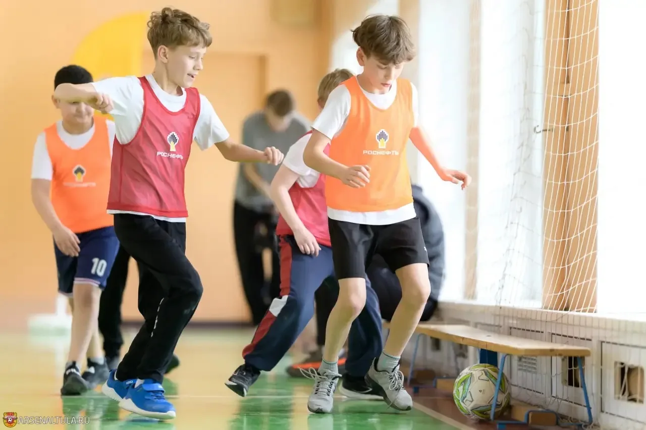 Дмитрий Миляев: «Арсенал» в твоей школе Сегодня в Туле ПФК «Арсенал» провёл мастеркласс в рамках новой программы развития футбола в регионе Дмитрий Миляев: «Арсенал» в твоей школе Сегодня в Туле ПФК «Арсенал» провёл мастеркласс в рамках новой программы развития футбола в регионе