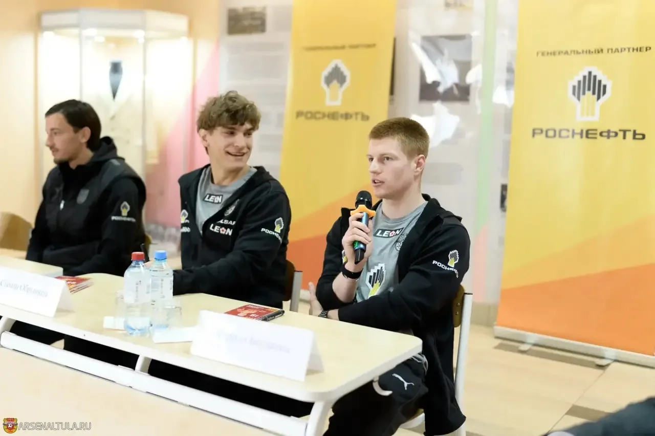 Дмитрий Миляев: «Арсенал» в твоей школе Сегодня в Туле ПФК «Арсенал» провёл мастеркласс в рамках новой программы развития футбола в регионе Дмитрий Миляев: «Арсенал» в твоей школе Сегодня в Туле ПФК «Арсенал» провёл мастеркласс в рамках новой программы развития футбола в регионе