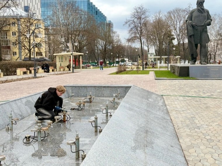 В Туле продолжается расконсервация фонтанов В Туле продолжается расконсервация фонтанов