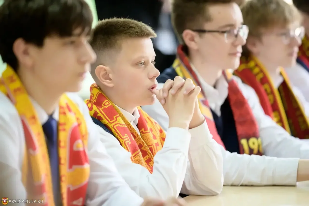 Дмитрий Миляев: «Арсенал» в твоей школе Сегодня в Туле ПФК «Арсенал» провёл мастеркласс в рамках новой программы развития футбола в регионе Дмитрий Миляев: «Арсенал» в твоей школе Сегодня в Туле ПФК «Арсенал» провёл мастеркласс в рамках новой программы развития футбола в регионе