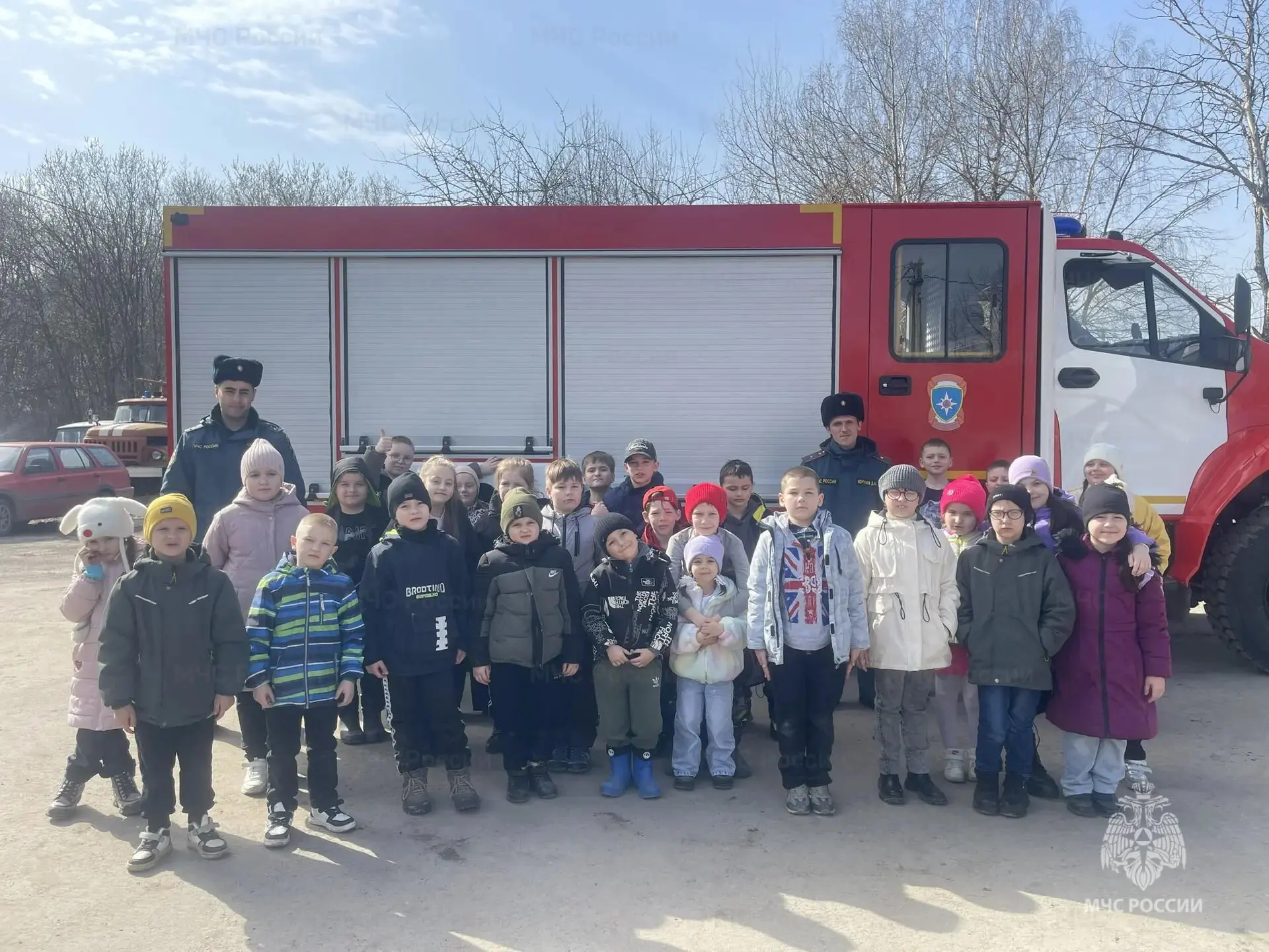 В Арсеньевском районе спасатели провели экскурсию для школьников и родительское собрание В Арсеньевском районе спасатели провели экскурсию для школьников и родительское собрание