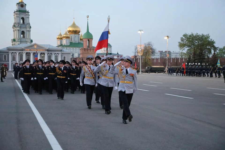 Сотрудники тульской полиции приняли участие в репетиции Парада Победы Сотрудники тульской полиции приняли участие в репетиции Парада Победы