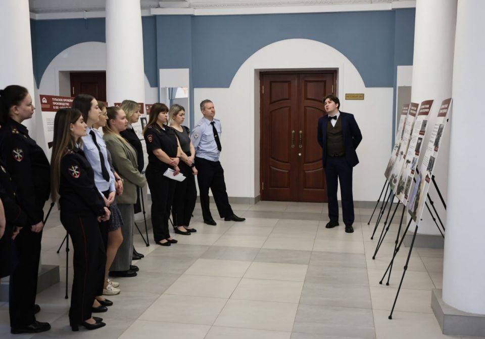 В УМВД России по Тульской области состоялось открытие фотовыставки «Тула -оружейная столица» В УМВД России по Тульской области состоялось открытие фотовыставки «Тула -оружейная столица»