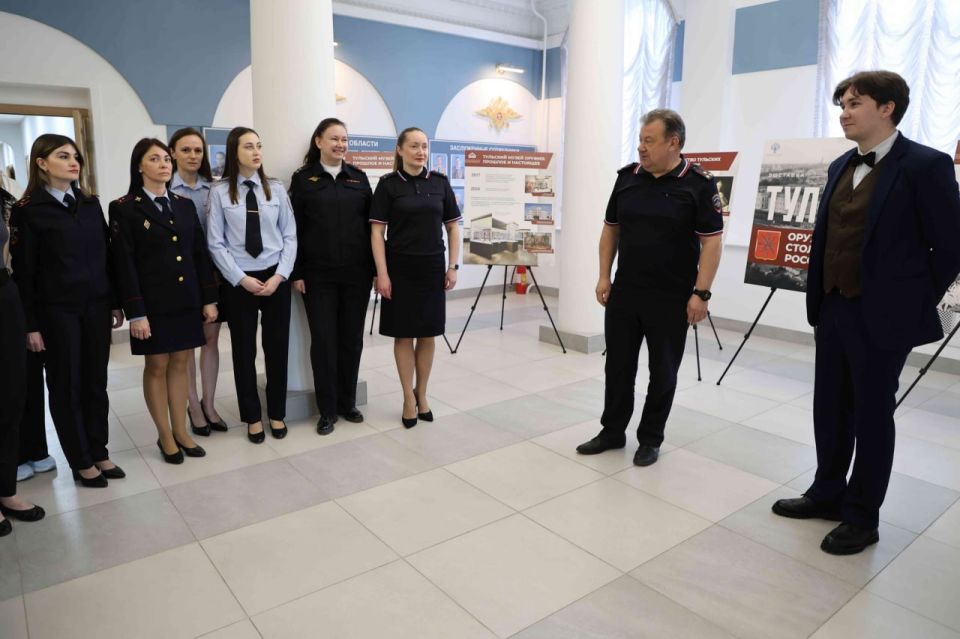 В УМВД России по Тульской области состоялось открытие фотовыставки «Тула -оружейная столица» В УМВД России по Тульской области состоялось открытие фотовыставки «Тула -оружейная столица»