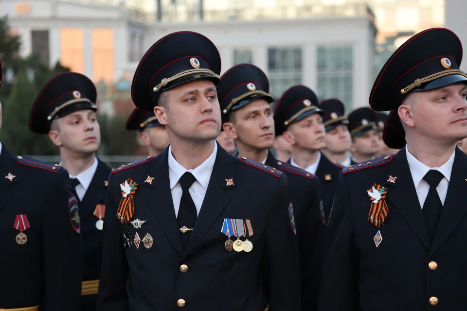 Сотрудники тульской полиции приняли участие в репетиции Парада Победы Сотрудники тульской полиции приняли участие в репетиции Парада Победы