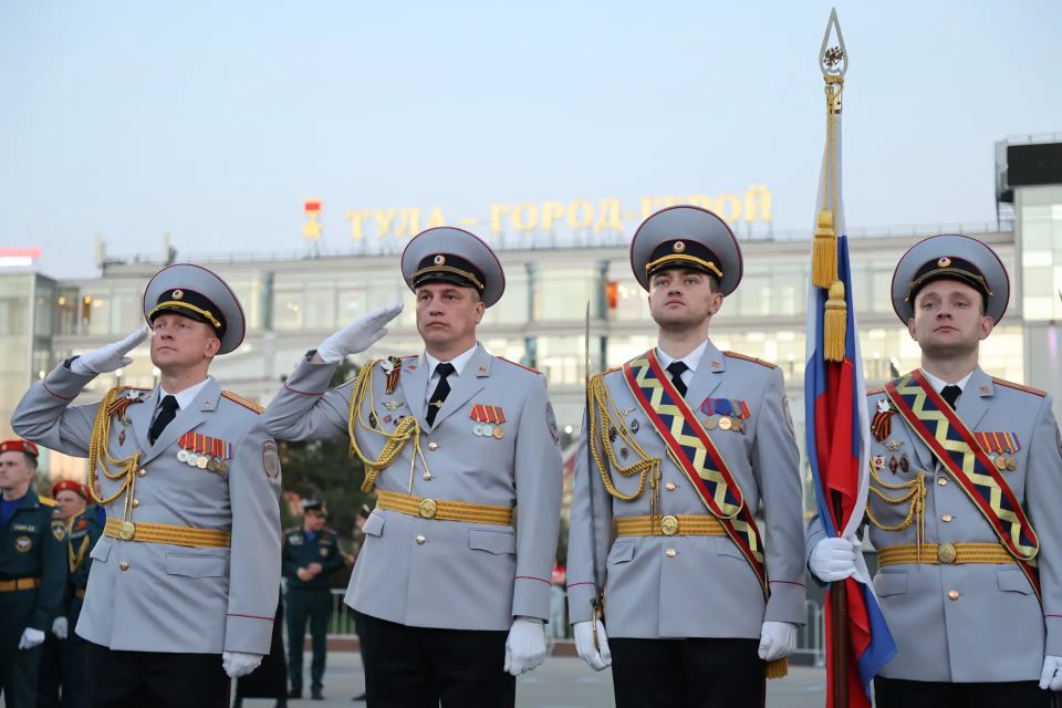 Сотрудники тульской полиции приняли участие в репетиции Парада Победы Сотрудники тульской полиции приняли участие в репетиции Парада Победы