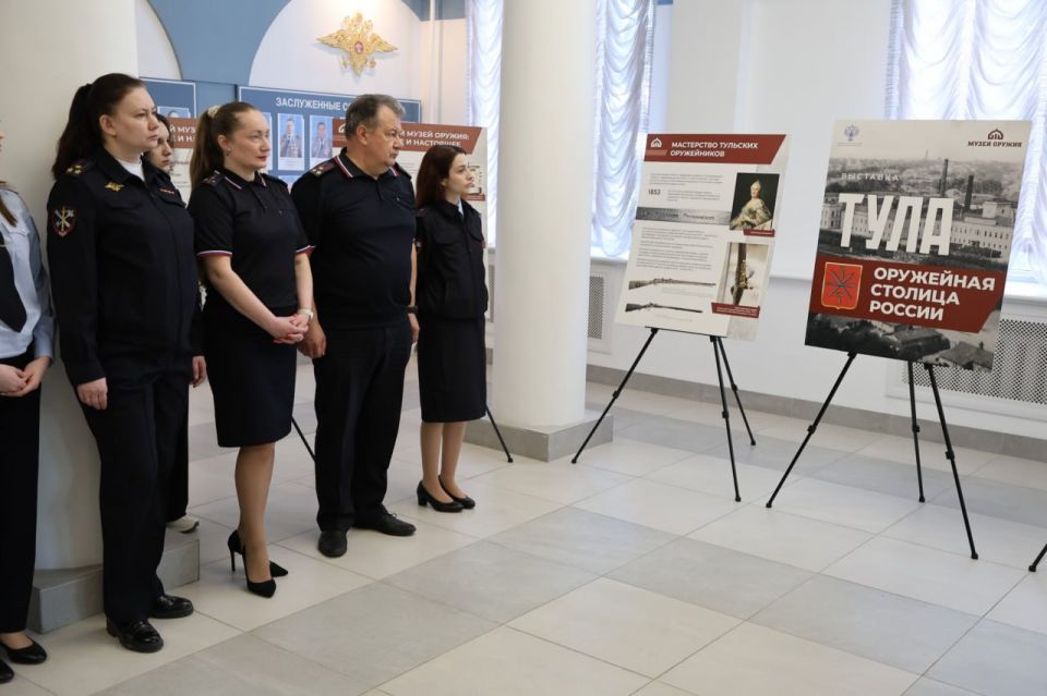 В УМВД России по Тульской области состоялось открытие фотовыставки «Тула -оружейная столица» В УМВД России по Тульской области состоялось открытие фотовыставки «Тула -оружейная столица»