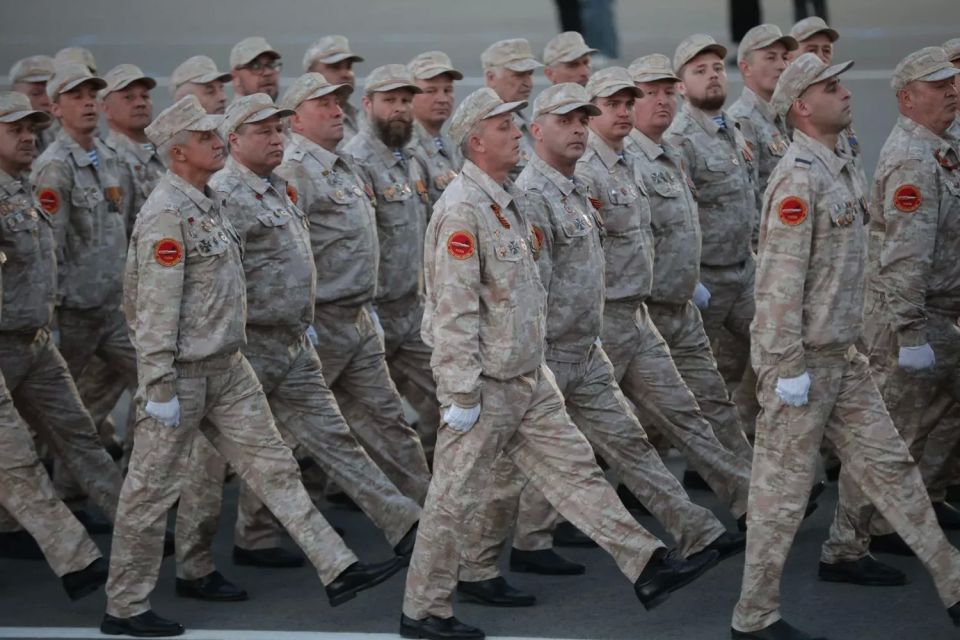 Низкий старт: в Туле на площади Ленина прошла первая репетиция парада в честь 81-й годовщины Победы Низкий старт: в Туле на площади Ленина прошла первая репетиция парада в честь 81-й годовщины Победы