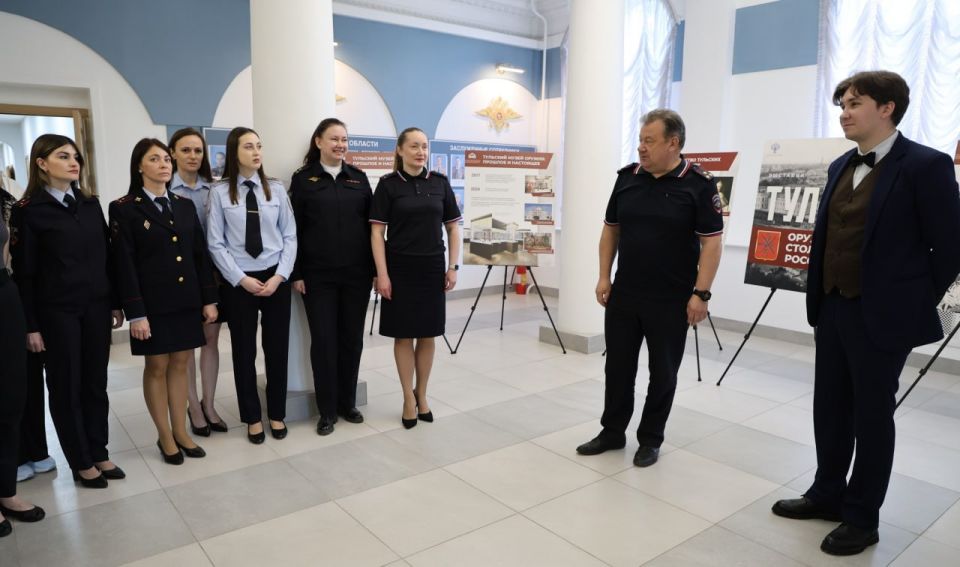 В УМВД России по Тульской области состоялось открытие фотовыставки «Тула -оружейная столица» В УМВД России по Тульской области состоялось открытие фотовыставки «Тула -оружейная столица»