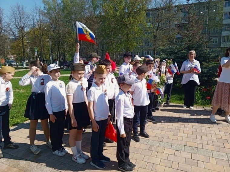 Торжественное возложение цветов прошло в Центральном и Привокзальном округах Торжественное возложение цветов прошло в Центральном и Привокзальном округах